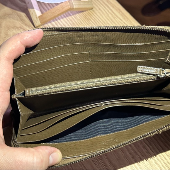 ❤️PRADA NYLON ZIPPY WALLET❤️ - Picture 11 of 14